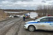 В Екатеринбурге запретили движение по мосту через реку Тура