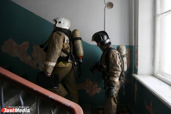 Пожар в многоэтажке в Академическом охватил пять этажей - Фото 1