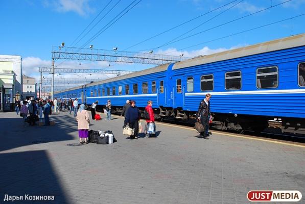 Перевозки пассажиров на СвЖД в апреле выросли на 1%  - Фото 1