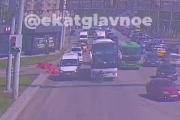 В Екатеринбурге автобус сбил инвалида в коляске