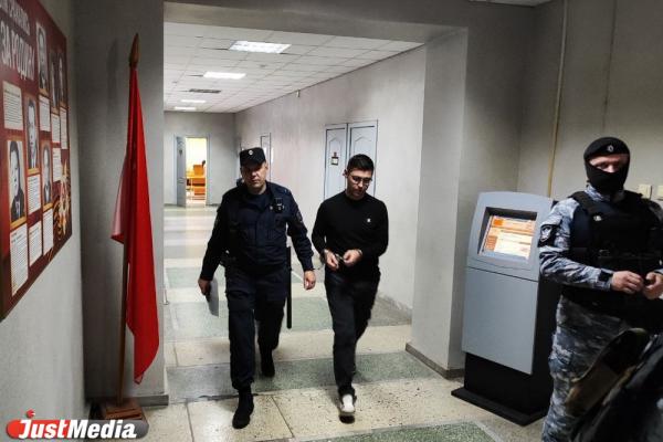 «Провокация и давление на СМИ». Адвокаты редактора URA.ru Дениса Аллаярова прокомментировали его арест - Фото 1