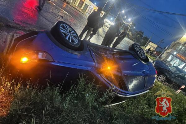 В Арамили молодой водитель столкнул в кювет автоледи - Фото 1