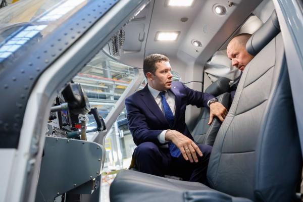 Глава Минпромторга Антон Алиханов осмотрел в Екатеринбурге самолеты «Ладога» и «Байкал» - Фото 1