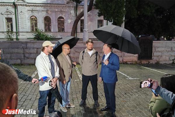 В Екатеринбурге появится свыше 100 новых остановок с укрытием от дождя - Фото 1