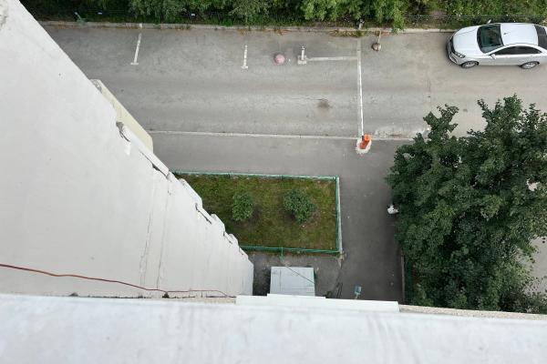 Полиция изъяла детей из семьи после падения трехлетней девочки из окна - Фото 1