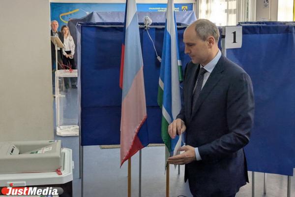 Денис Паслер проголосовал на выборах губернатора Свердловской области - Фото 1