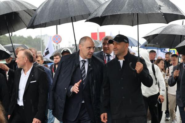 Полпред Артем Жога поздравил Дениса Паслера с победой на губернаторских выборах - Фото 1