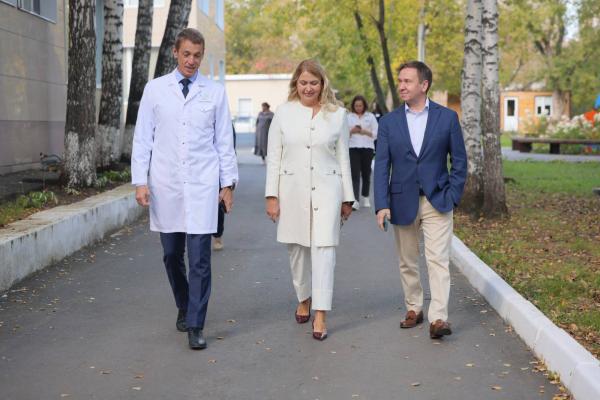 В Екатеринбурге четвертый год подряд врачи отвечают на сложные вопросы о том, как пережить утрату ребенка после неизлечимой болезни - Фото 1