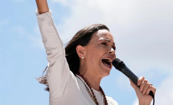 Нобелевскую премию мира присудили оппозиционному политику из Венесуэлы Марии Мачадо - Фото 1