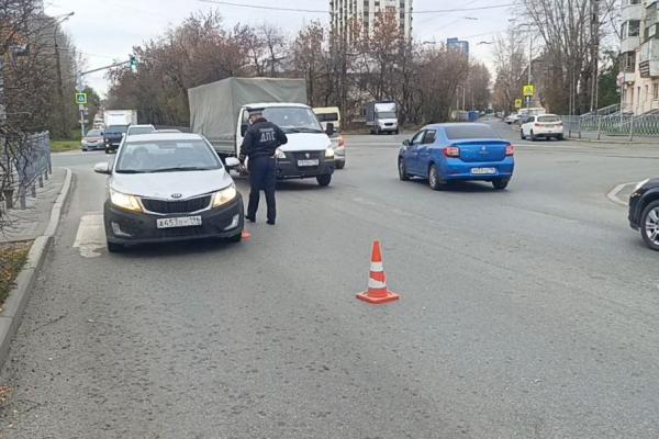 На Вторчермете KIA Rio сбила первоклассника на пешеходном переходе - Фото 1