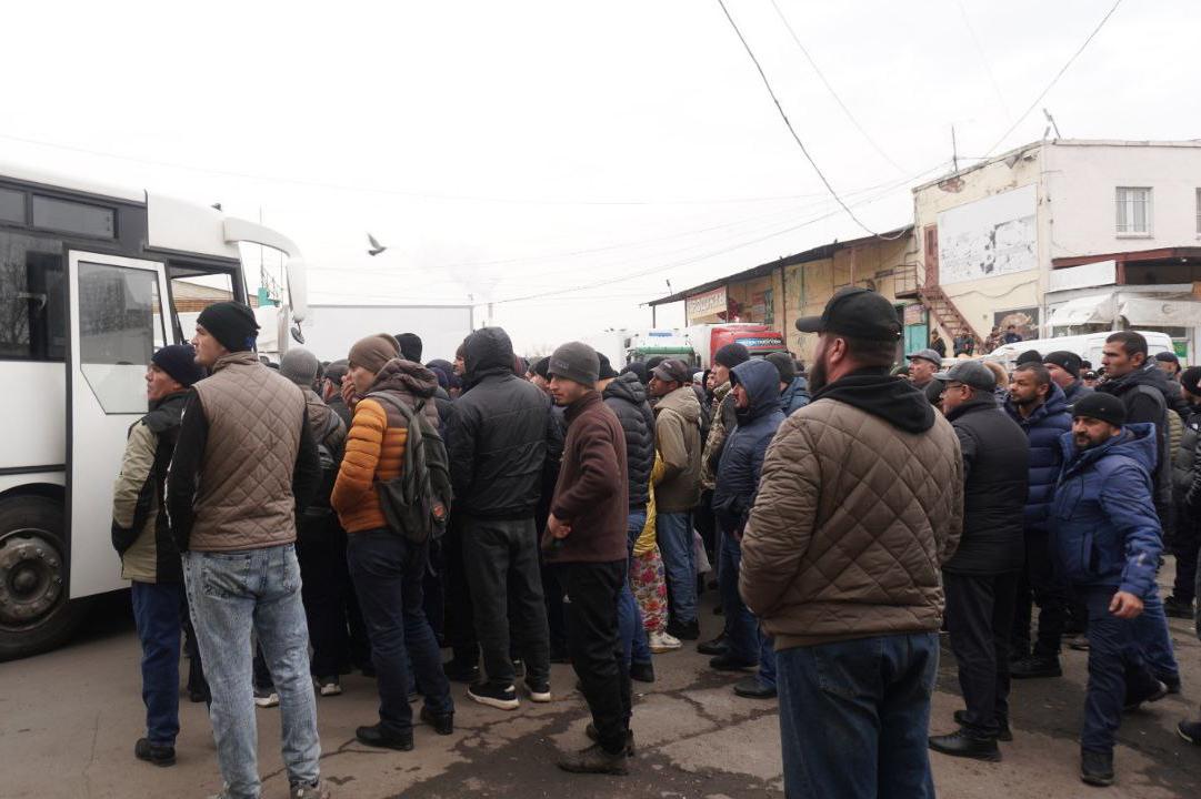 Силовики нагрянули с проверкой на овощебазу №4 в Екатеринбурге - Фото 1