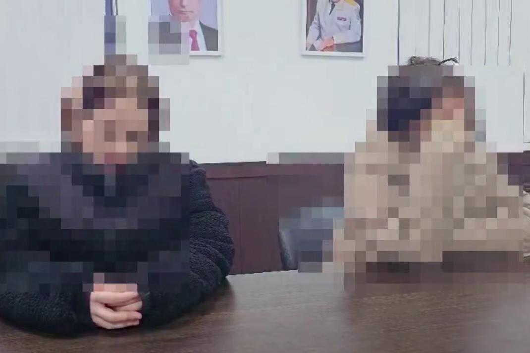 В Каменске-Уральском школьницы со спины ударили по ноге дедушке, и он упал - Фото 1