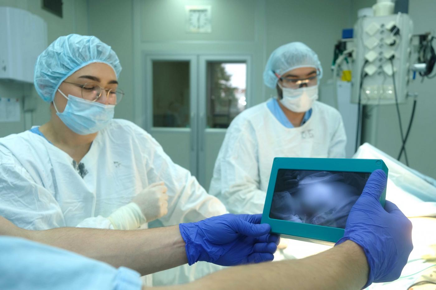 В Свердловский онкодиспансер за 12 млн рублей купили три аппарата для лечения раковых опухолей - Фото 1