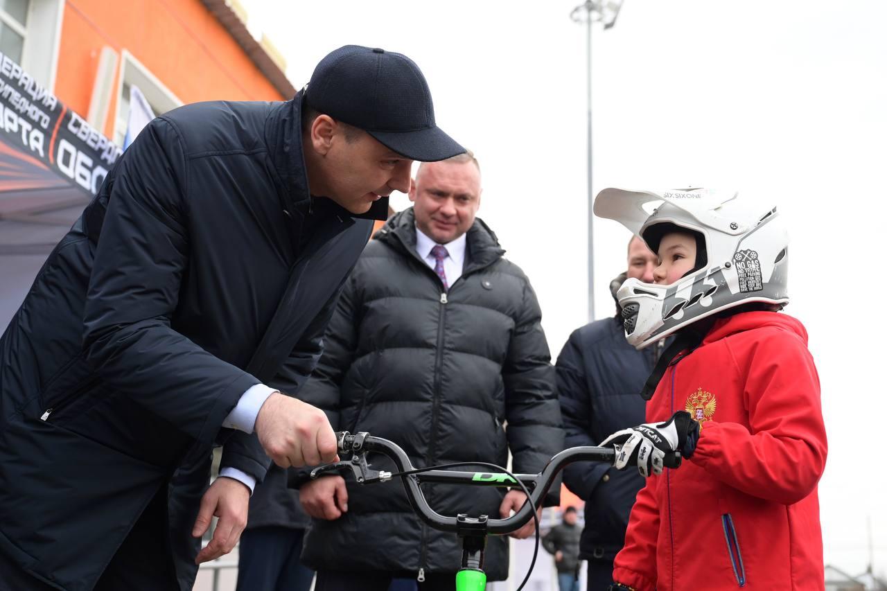 Денис Паслер проверил ход строительства самой большой в регионе трасса для занятий на BMX-велосипедах - Фото 1