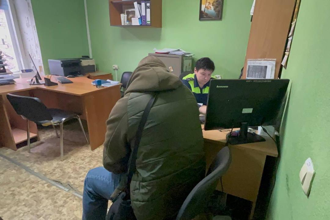 ГИБДД задержала водителя, который сбил детей на пешеходном переходе на ВИЗе - Фото 1