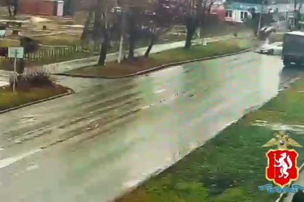 В Березовском в жестком лобовом столкновении пострадал 19-летний парень - Фото 1