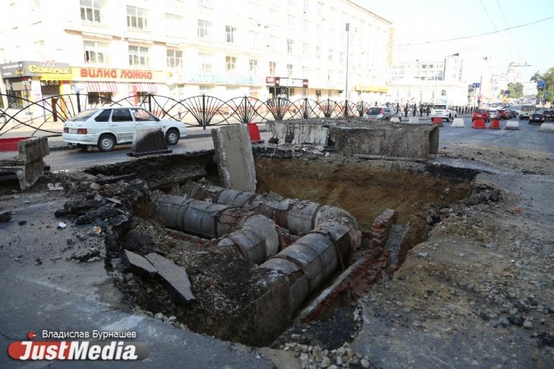 Денис Паслер направил около 2,8 млрд рублей на обновление ЖКХ свердловских городов - Фото 1