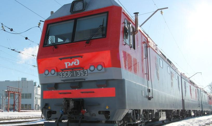 Локомотивный парк Свердловской магистрали пополнился новой техникой - Фото 1