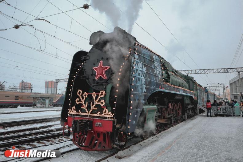 Поезд Деда Мороза в этом сезоне посетит 70 городов, в том числе четыре – на Свердловской магистрали  - Фото 1
