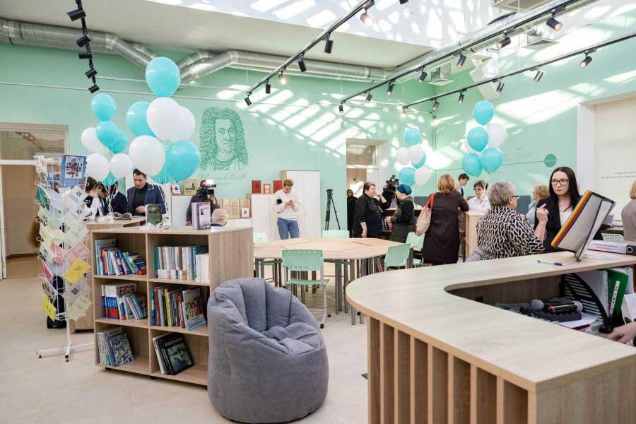 В Екатеринбурге в гимназии №9 открыли библиотечный центр имени Василия Татищева - Фото 1