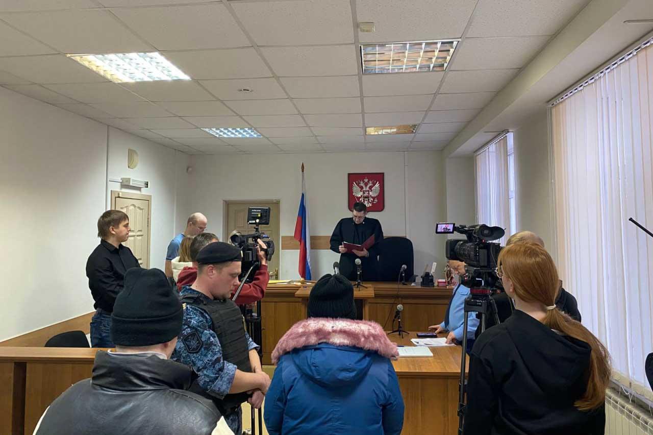 В Первоуральске осудили мать, которая била сына скалкой и сажала на цепь - Фото 1