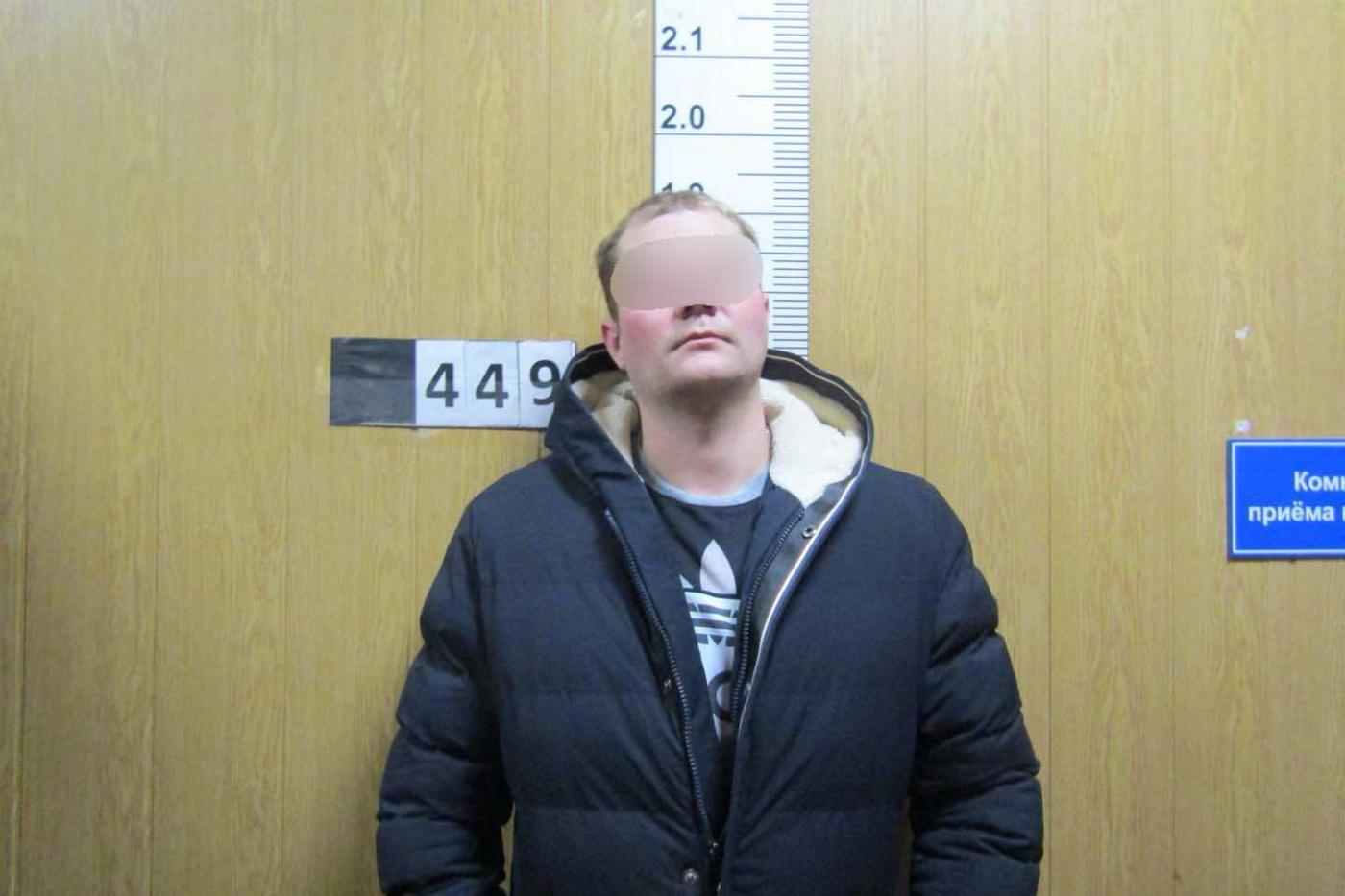 В Кольцово задержали 37-летнего уральца, устроившего дебош на стойке регистрации  - Фото 1