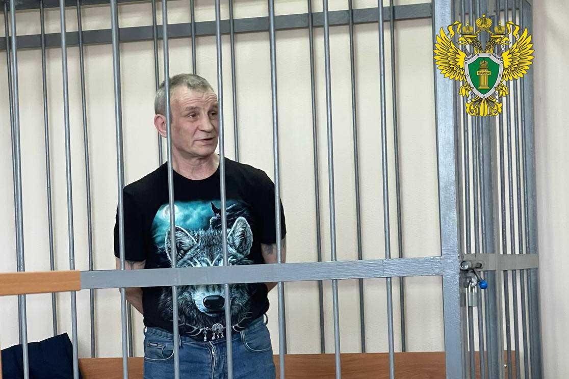 В Екатеринбурге осудили местного жителя, который жестко избил знакомого на трамвайной остановке - Фото 1