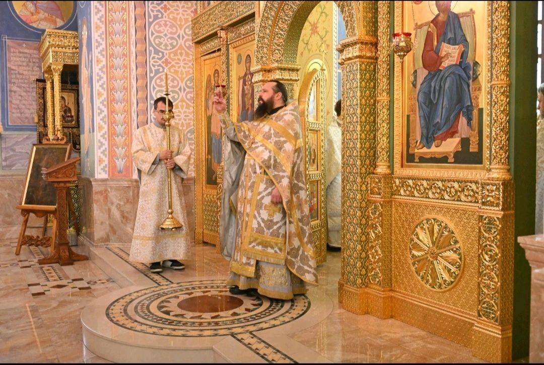 В восстановленном храме в селе Новоипатово встретили день Архистратига Михаила - Фото 1