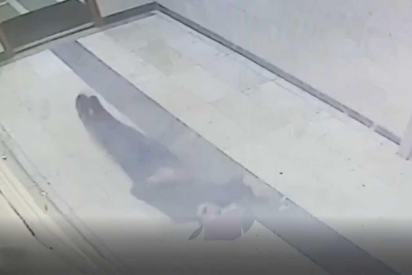 В суде Екатеринбурга мужчина в судорогах упал на пол и повредил голову - Фото 1