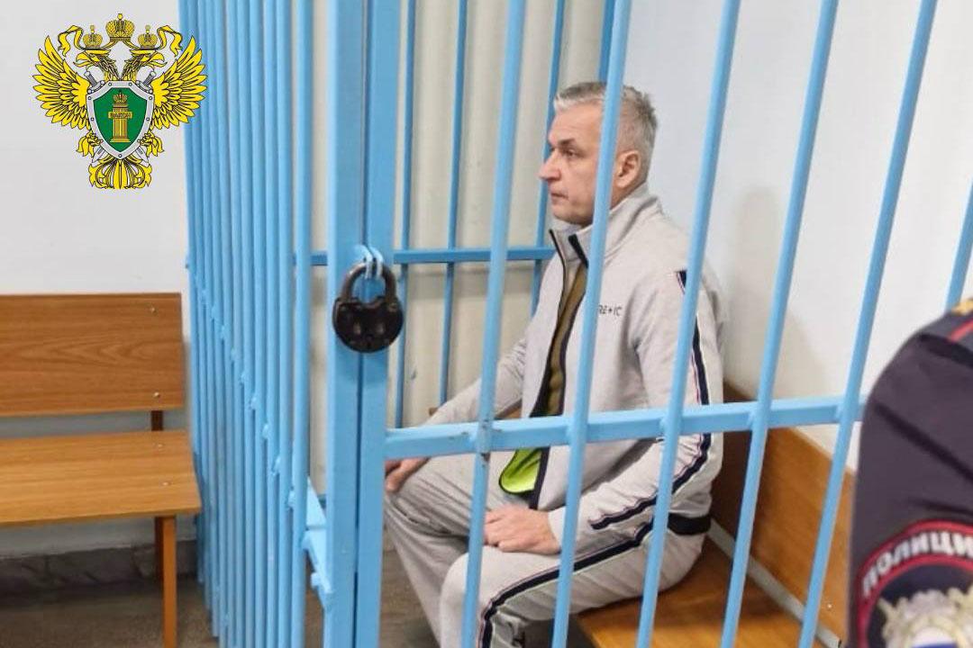 По обвинению в крупной взятке арестовали экс-замглавы Режа - Фото 1