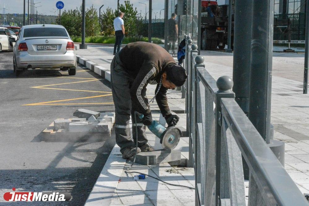 В Орджоникидзевском районе Екатеринбурга отремонтируют пешеходные ограждения за 1,4 млн рублей - Фото 1