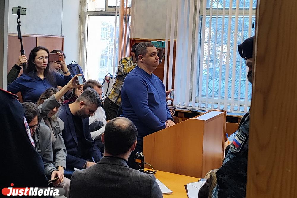 Гособвинение запросило четыре года колонии для экс-полицейского Андрея Карпова, сливавшего URA.ru оперативные сводки - Фото 1