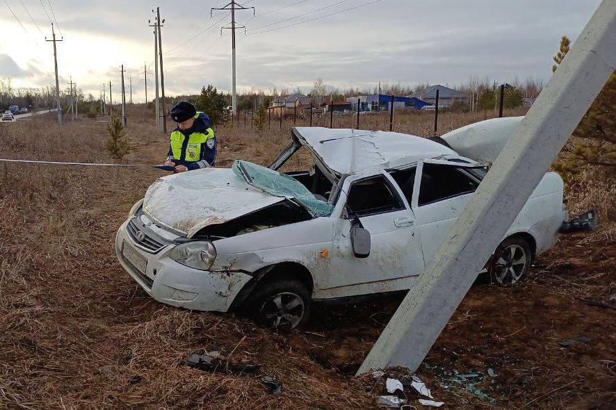 Под Арамилем пьяный водитель «Лады» перевернулся и врезался в опору ЛЭП - Фото 1