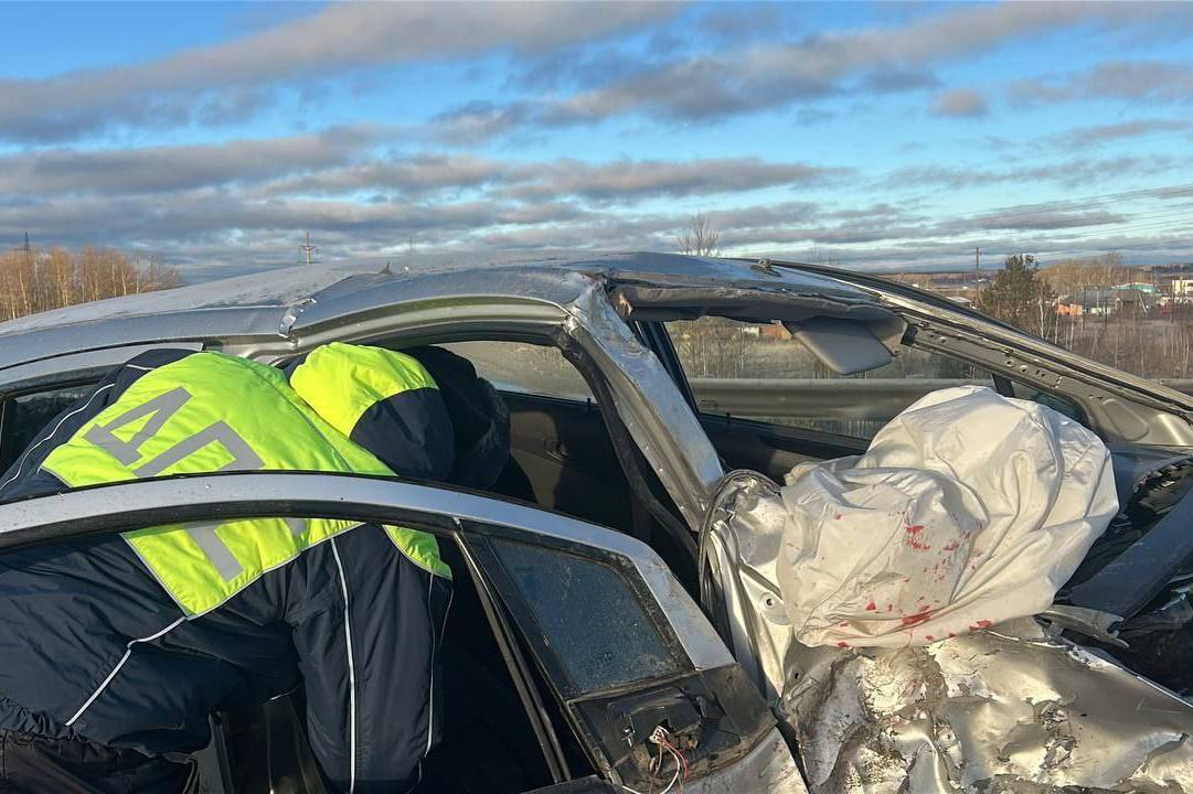 В Невьянском районе погибла пассажирка легковушки, водитель которой залетел под встречную «Газель» - Фото 1