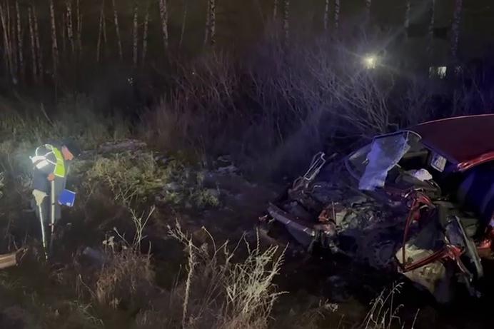 В Екатеринбурге водитель Infiniti вылетел на встречку и устроил смертельное ДТП - Фото 1