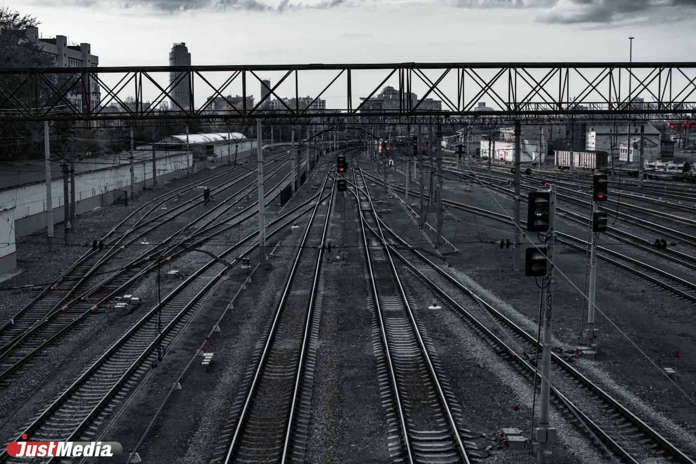 Два подростка из Екатеринбурга по заданию украинских спецслужб подожгли локомотив - Фото 1