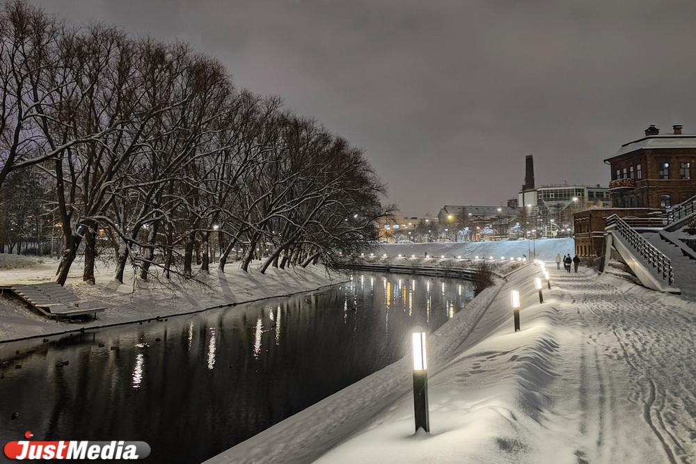 В Екатеринбурге крепкие морозы ослабят хватку уже в среду  - Фото 1