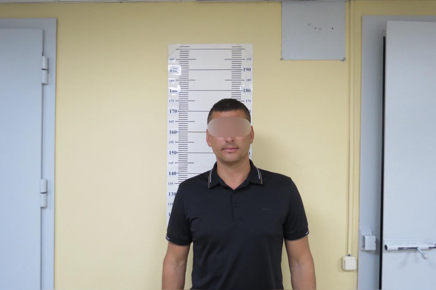 В Кольцово пьяный екатеринбуржец устроил дебош в самолете из Дубая - Фото 1