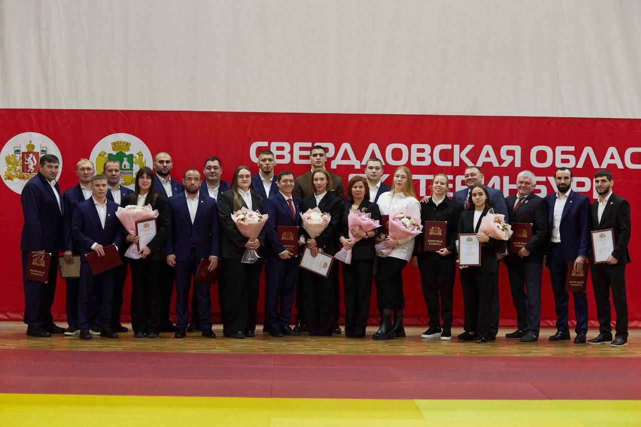 Свердловская область — одна из лидеров мирового самбо: губернатор наградил чемпионов 2025 года - Фото 1