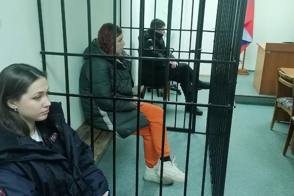 В Североуральске начали судить многодетную мать, которая ударила мужа ножом в живот  - Фото 1