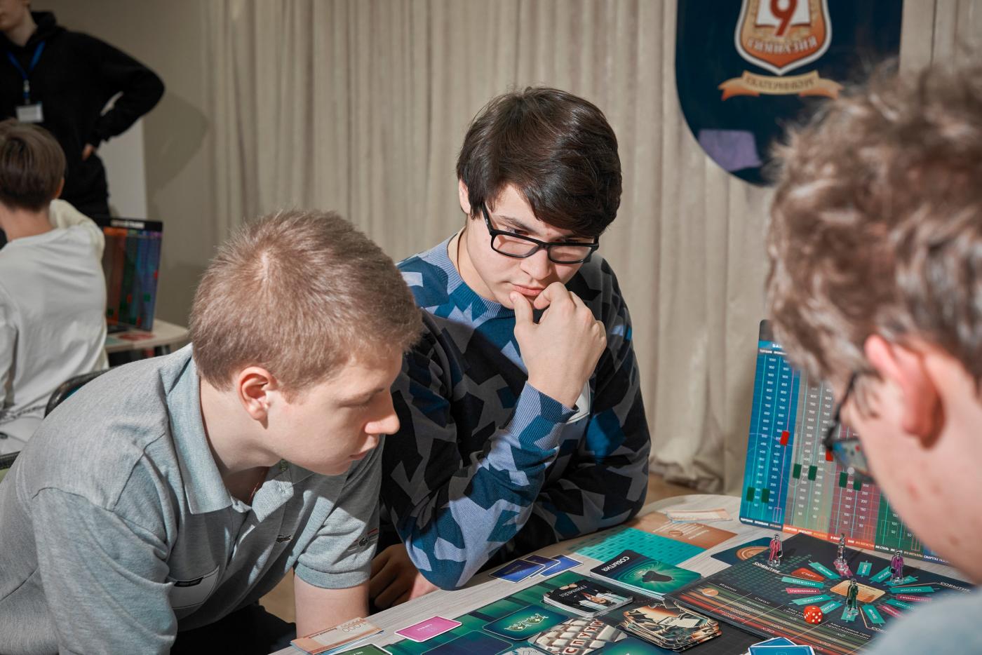 От идеи до оценки ее жизнеспособности: в Екатеринбурге старшеклассники учились создавать свой бизнес  - Фото 1