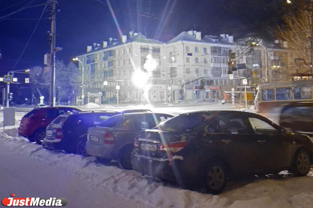 В центре Екатеринбурга встали трамваи из-за повреждения контактной сети - Фото 1