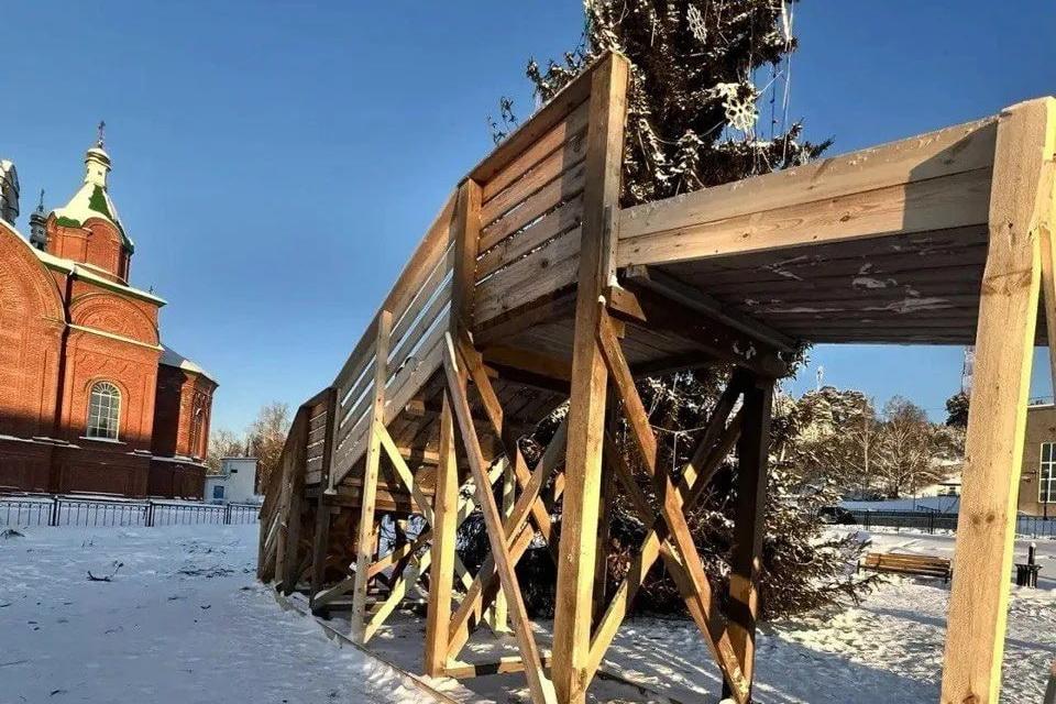 Восьмилетний ребенок покалечился, упав с горки в Михайловске - Фото 1