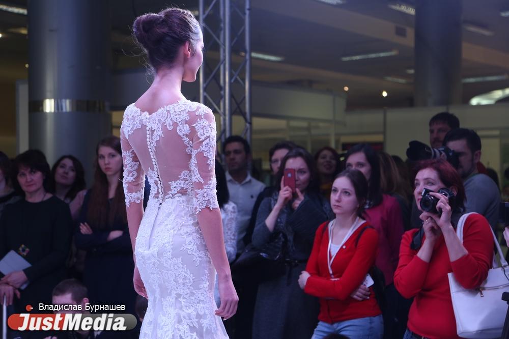 Тренды в дизайне кружевных платьев  - Фото 1