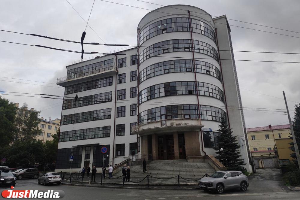 УК «Верх-Исетская» выплатит екатеринбурженке более 270 тысяч рублей за травму на скользкой дороге - Фото 1