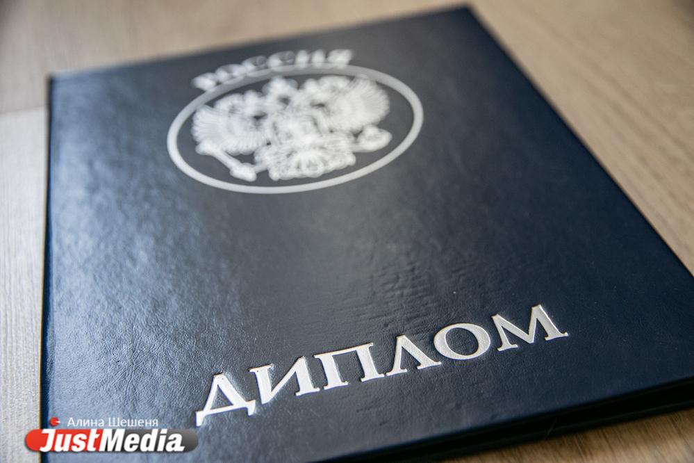 Преступный синдикат по изготовлению поддельных документов накрыли силовики в Свердловской области - Фото 1