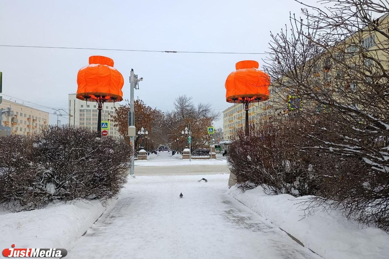 Тимофей Радя снова повесил свои абажуры в центре Екатеринбурга - Фото 1