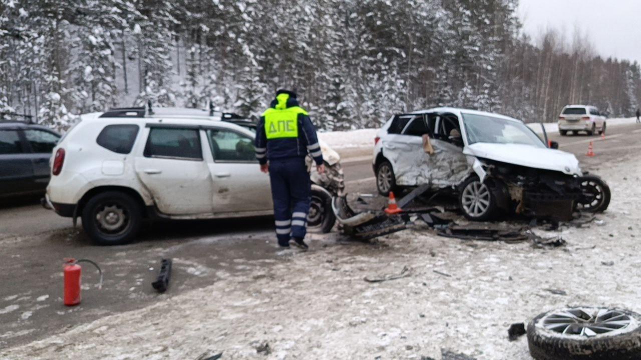 Под Нижним Тагилом в ДТП с участием трех автомобилей пострадали три человека - Фото 1