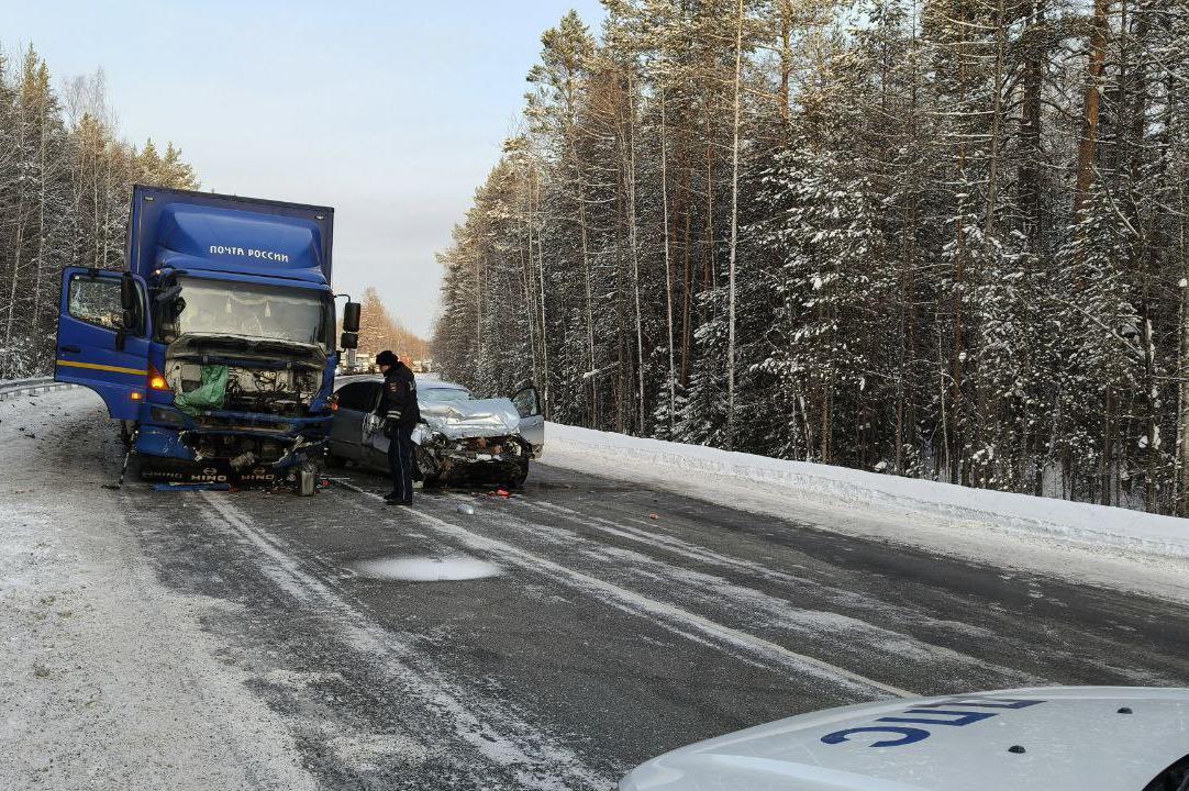 Стали известны подробности смертельного ДТП под Североуральском с участием почтового грузовика - Фото 1