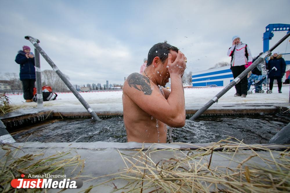 В Свердловском минздраве рассказали, кому не рекомендуется окунаться в прорубь - Фото 1
